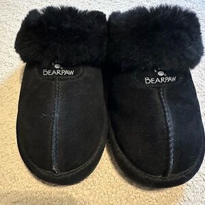 Women’s Bearpaw slippers size 7